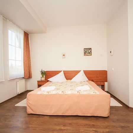 Hotel Ada Wiekszyce エクステリア 写真