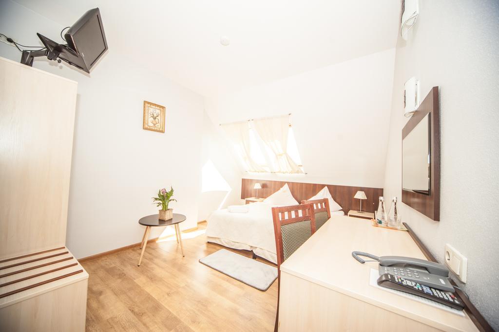 Hotel Ada Wiekszyce エクステリア 写真