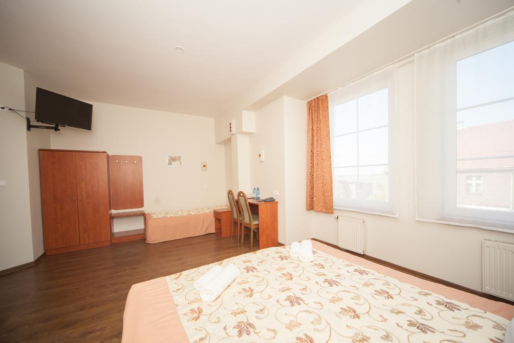 Hotel Ada Wiekszyce エクステリア 写真