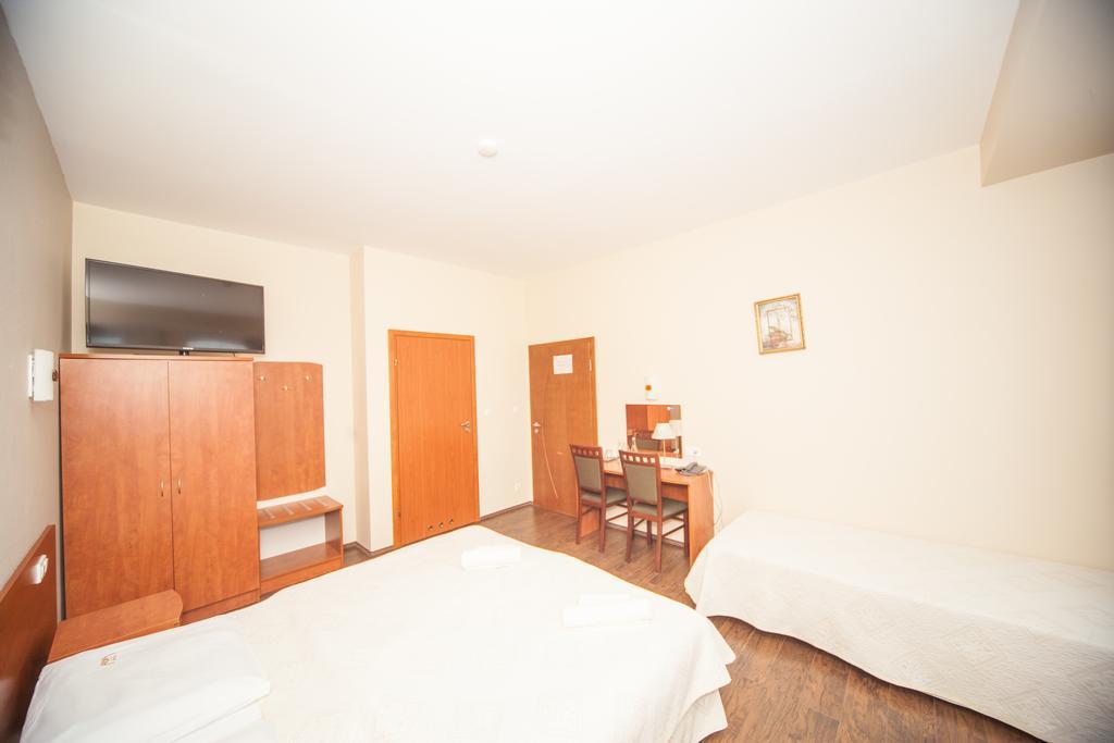 Hotel Ada Wiekszyce エクステリア 写真