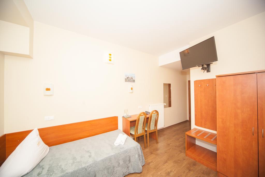 Hotel Ada Wiekszyce エクステリア 写真