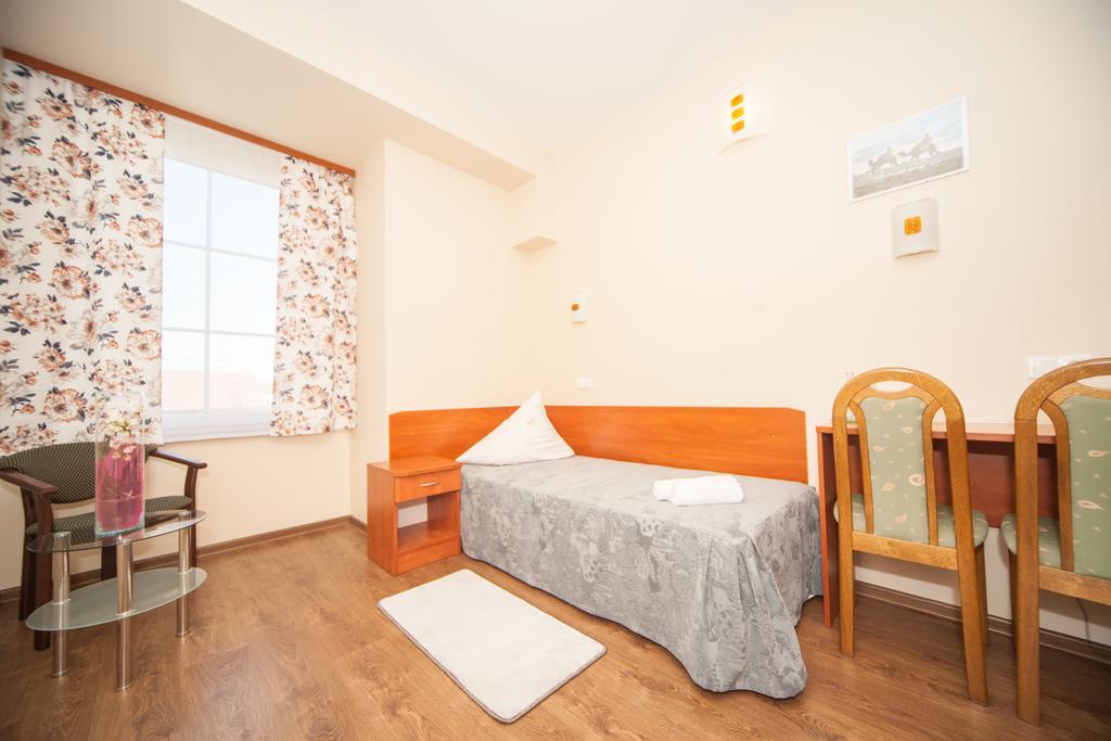 Hotel Ada Wiekszyce エクステリア 写真