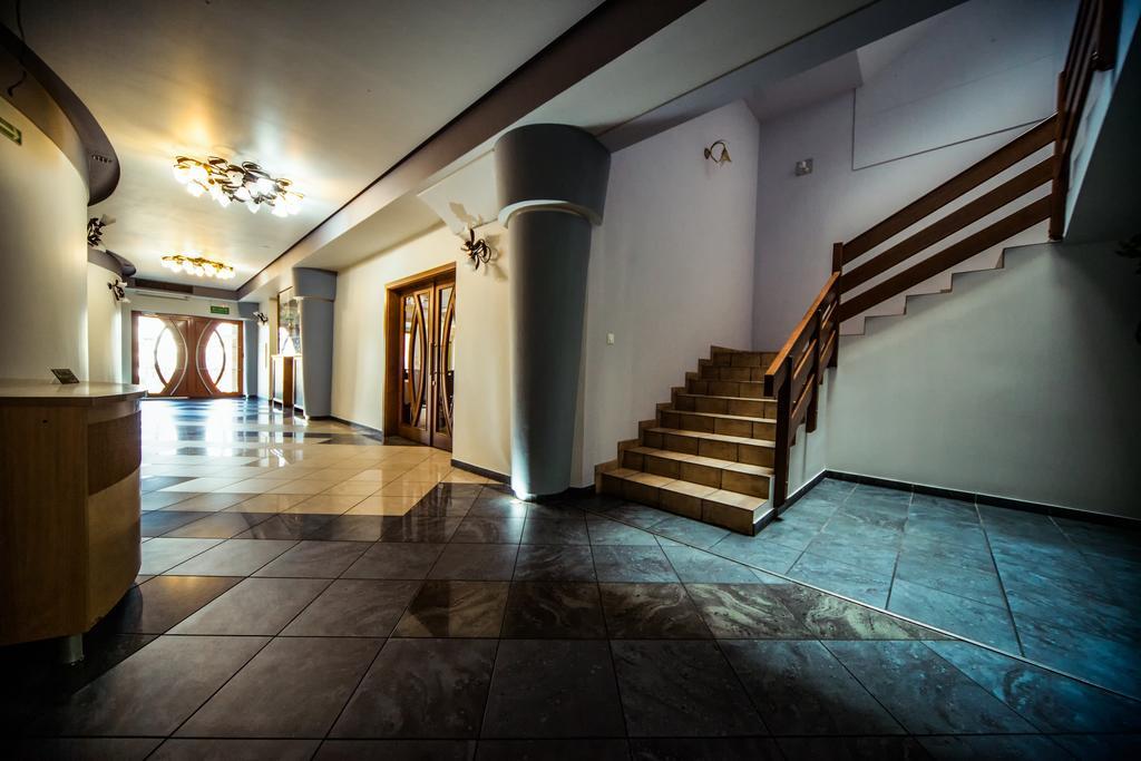 Hotel Ada Wiekszyce エクステリア 写真